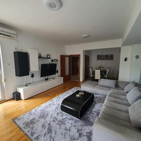 Iva Lux Stan Na Dan Apartment บันยาลูกา ภายนอก รูปภาพ